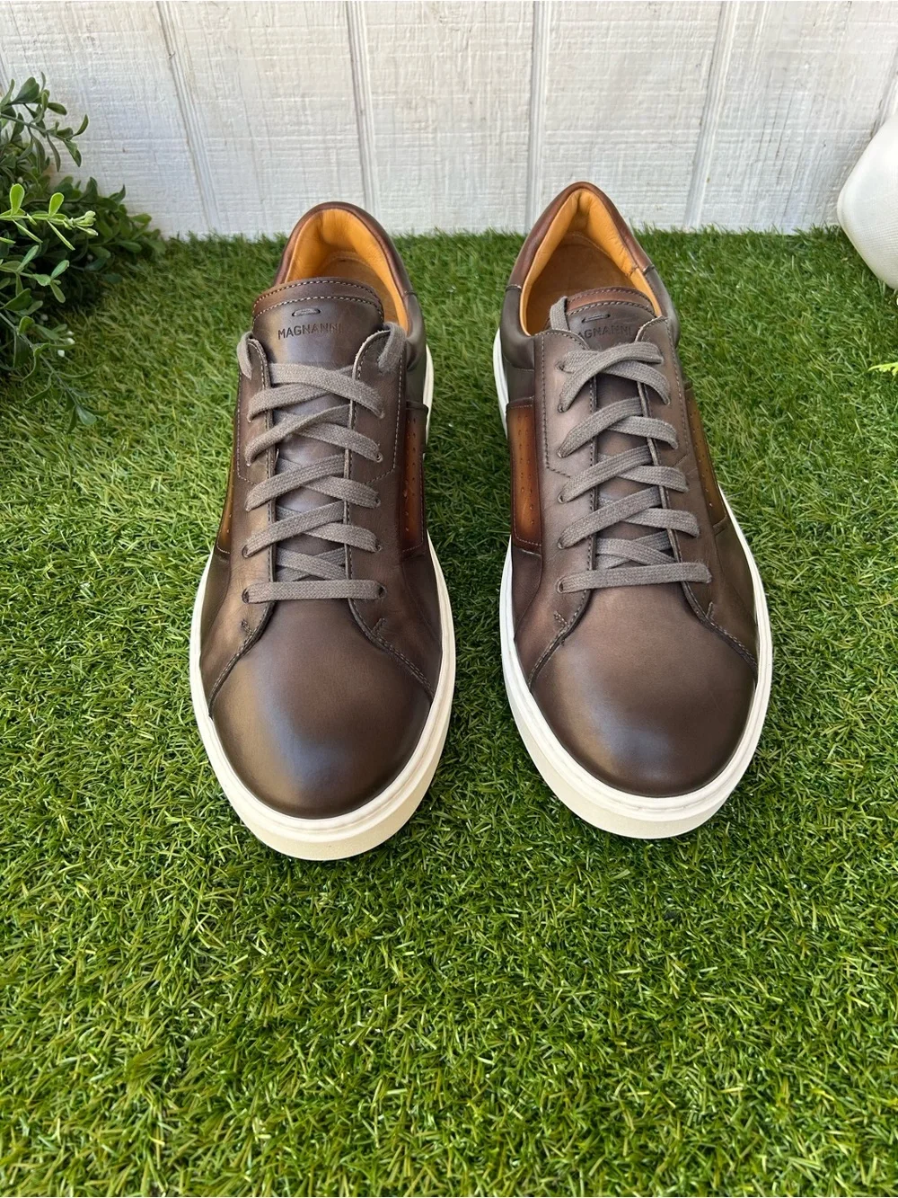 Magnanni Men's Phoenix Lace Up Sneakers Core: Grey/Brown size 10 Like new/no box